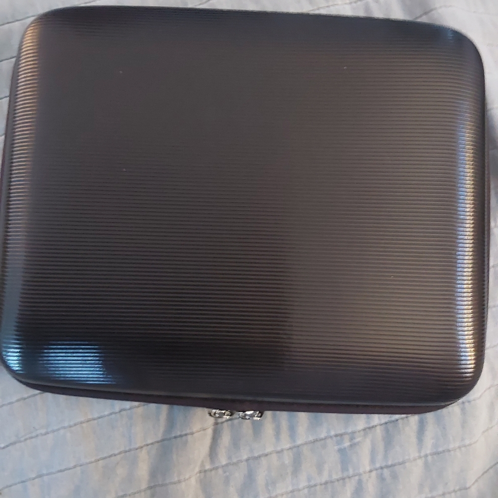 MAKE UP CASE